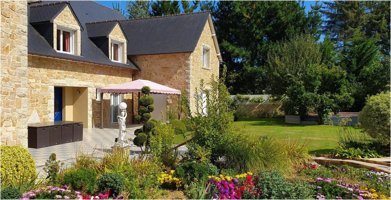Les Centauris Bed and Breakfast Pléguien Eksteriør billede